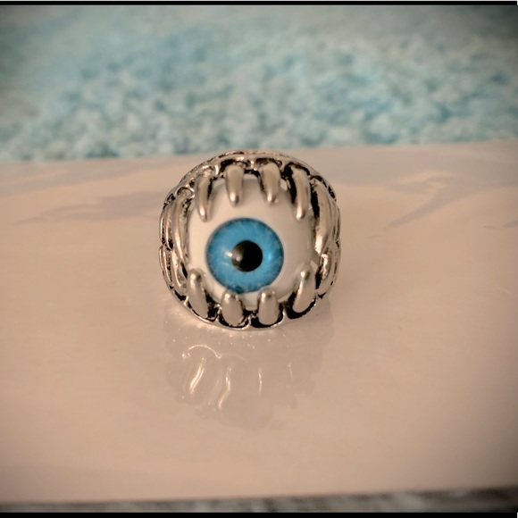 Halloween Eyeball Ring size 8 - Picture 6 of 6